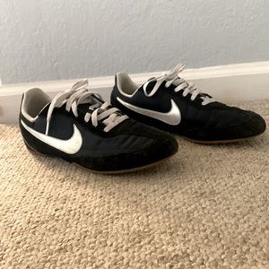 8.5 Black Suede Low Top Nike
